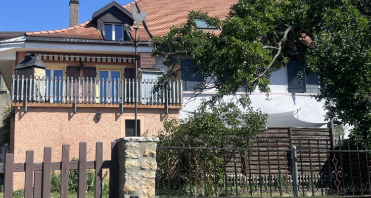 Maison villageoise avec vue: un beau potentiel à réléver image 2