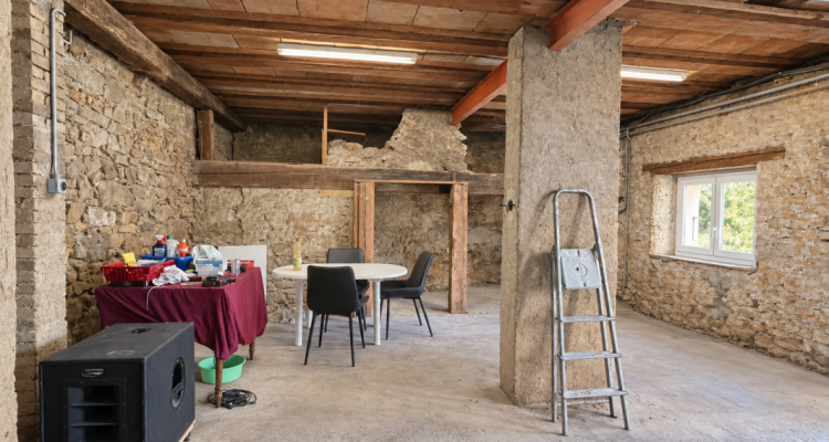 Maison villageoise avec vue: un beau potentiel à réléver image 11