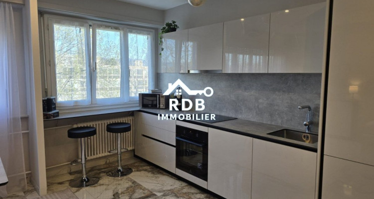 Appartement de 4 pièces au 5ème étage situé à Meyrin 1217 image 4