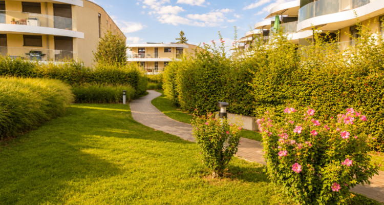 Modern 4.5-Room Apartment with Private Sauna & Balcony — Lake, EPFL image 6