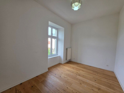 Maison de maître rénovée - 5 appartements à Corgémont image 8