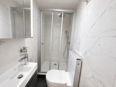 Maison de maître rénovée - 5 appartements à Corgémont image 9