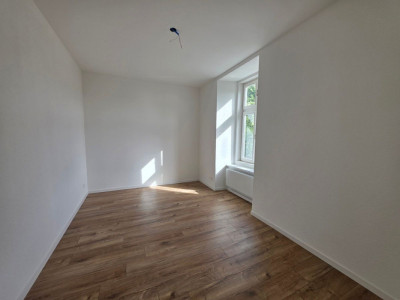 Maison de maître rénovée - 5 appartements à Corgémont image 13