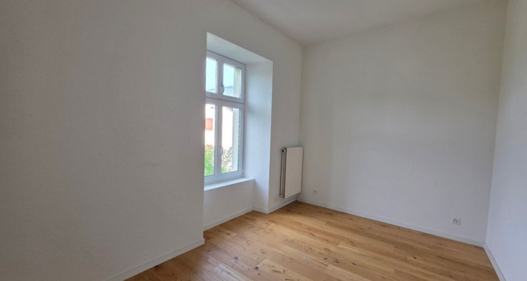 Maison de maître rénovée - 5 appartements à Corgémont image 8