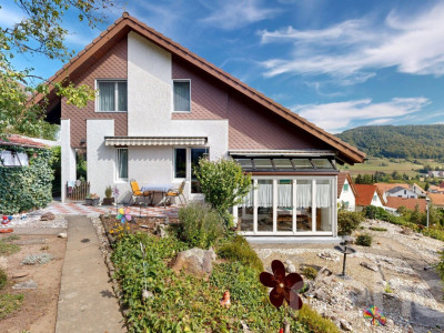 Freistehendes Einfamilienhaus mit unverbaubarer Aussicht image 1