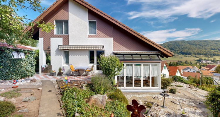 Freistehendes Einfamilienhaus mit unverbaubarer Aussicht image 1