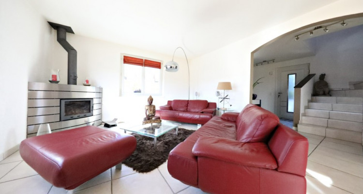 Visite 3D maison de 7 pièces /  5 chambres / 3 SDB / avec jardin. image 3