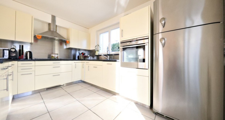 Visite 3D maison de 7 pièces /  5 chambres / 3 SDB / avec jardin. image 5