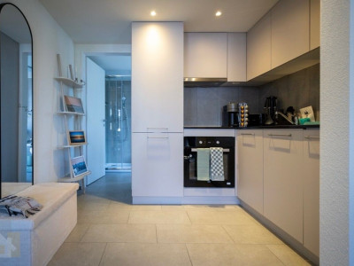 Moderne, möblierte 2.5-Zimmer-Business-Suite in Romanshorn image 3