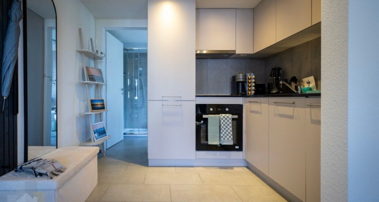 Moderne, möblierte 2.5-Zimmer-Business-Suite in Romanshorn image 3