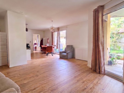 Joli appartement de 2,5 pièces avec terrasses et jardin à Couvet image 2