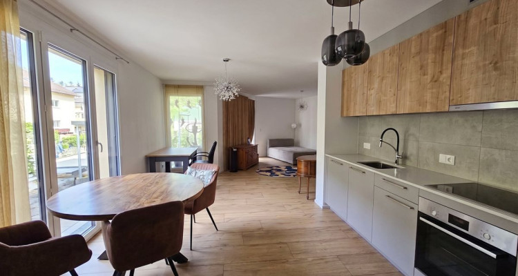Joli appartement de 2,5 pièces avec terrasses et jardin à Couvet image 3