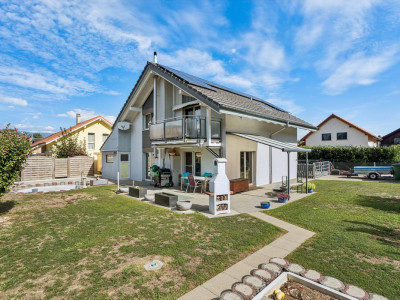 Maison individuelle avec 4 chambres à 300 mètres du lac de Neuchâtel image 1