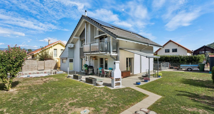 Maison individuelle avec 4 chambres à 300 mètres du lac de Neuchâtel image 1