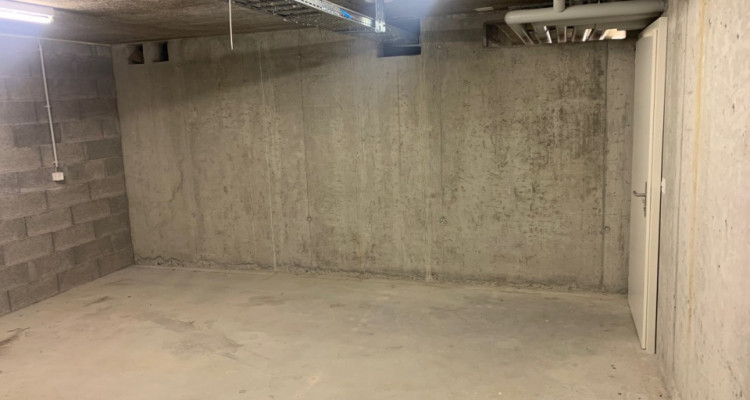 Grand Local de stockage de 28m2 image 1
