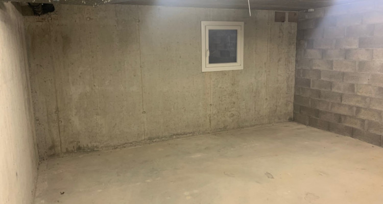 Grand Local de stockage de 28m2 image 2