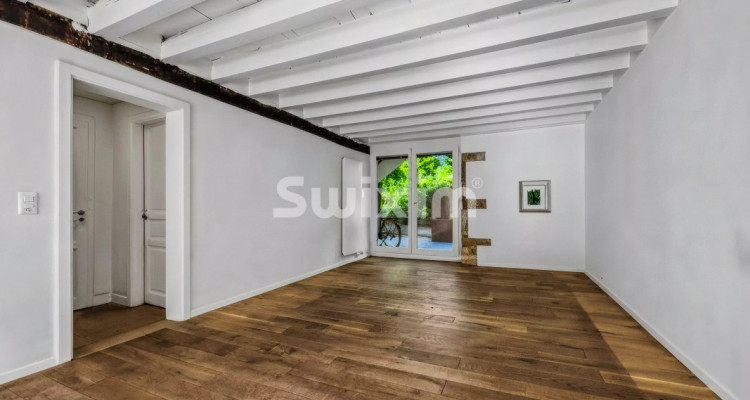 Stunning renovated apartment in the heart of the Geneva countryside image 3