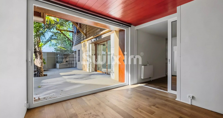 Stunning renovated apartment in the heart of the Geneva countryside image 5