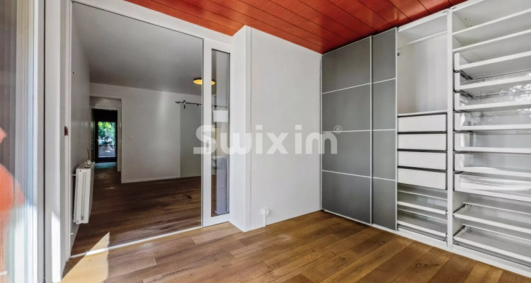 Stunning renovated apartment in the heart of the Geneva countryside image 6