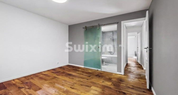 Stunning renovated apartment in the heart of the Geneva countryside image 8