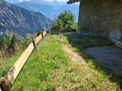 Charmant mayen offrant une magnifique vue panoramique sur les montagnes image 2