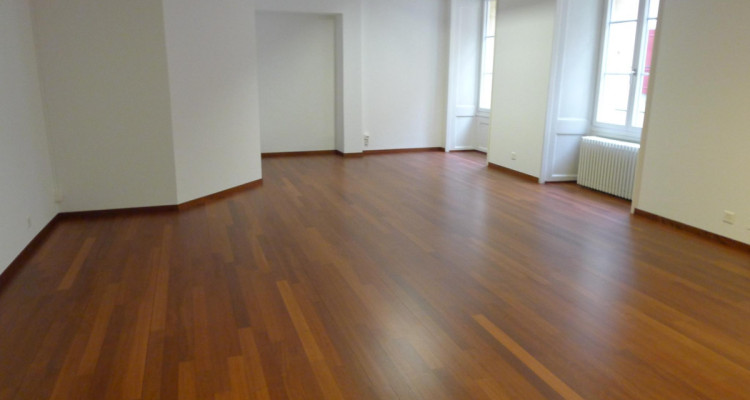 Bureaux de 240 m² en centre ville image 2