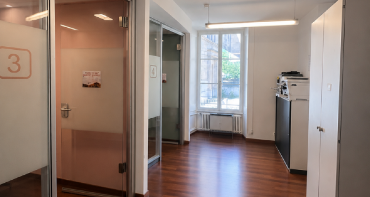 Bureaux de 240 m² en centre ville image 3