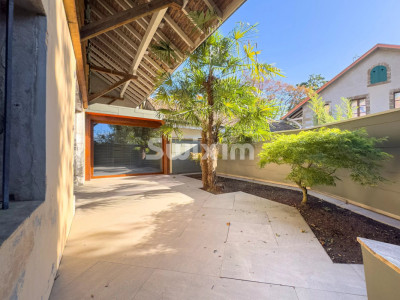 Stunning renovated apartment in the heart of the Geneva countryside image 1