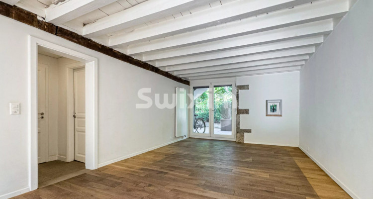 Stunning renovated apartment in the heart of the Geneva countryside image 3