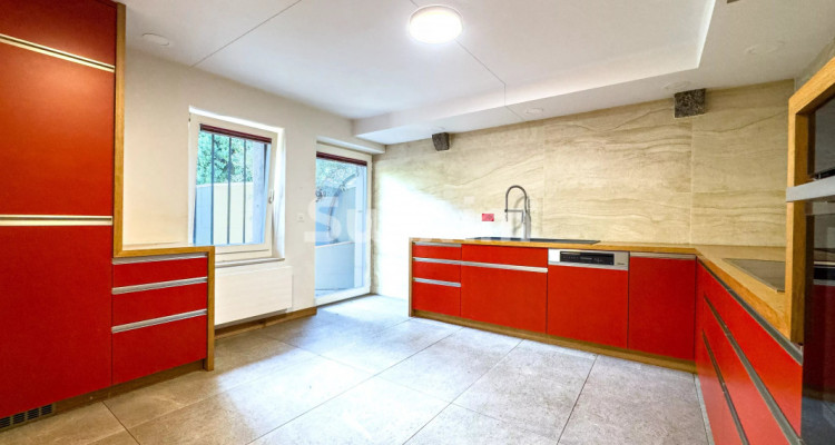 Stunning renovated apartment in the heart of the Geneva countryside image 4