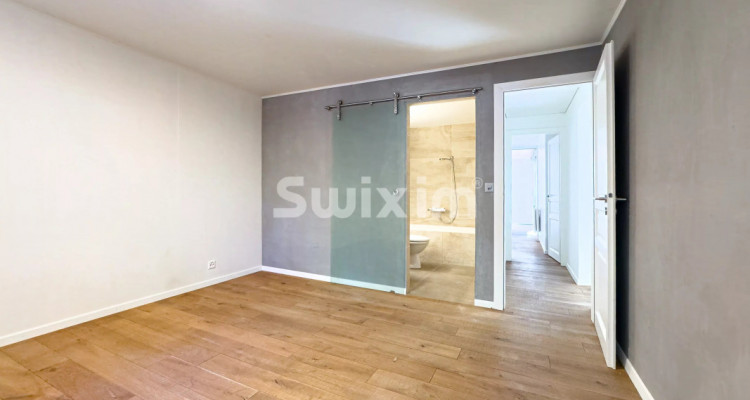 Stunning renovated apartment in the heart of the Geneva countryside image 5
