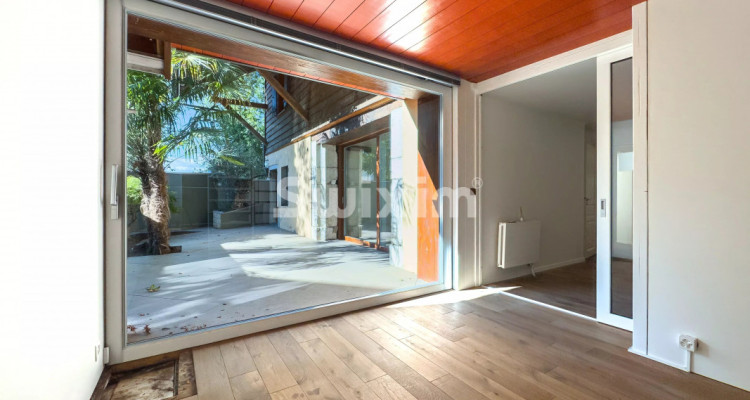Stunning renovated apartment in the heart of the Geneva countryside image 7