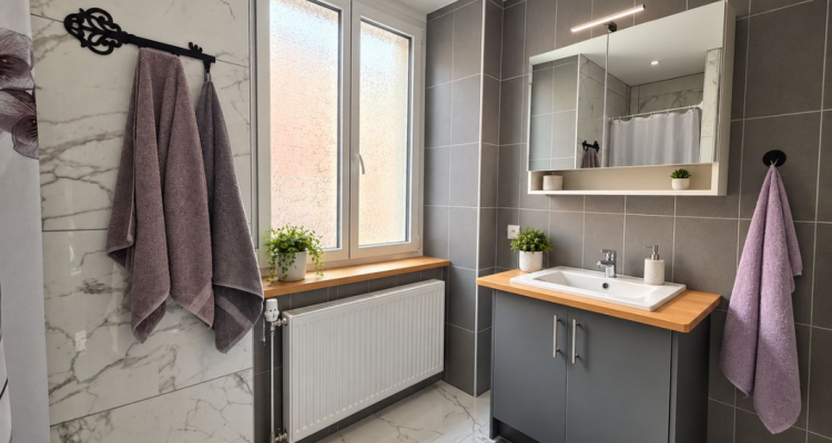 Maison jumelée composée de 5 appartements entièrement rénovés image 5
