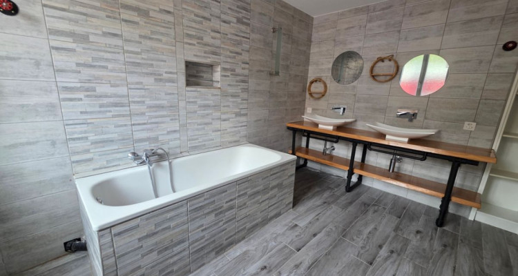 Maison jumelée composée de 5 appartements entièrement rénovés image 12