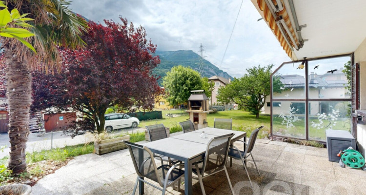 Maison mitoyenne au calme avec terrasse et garage image 2