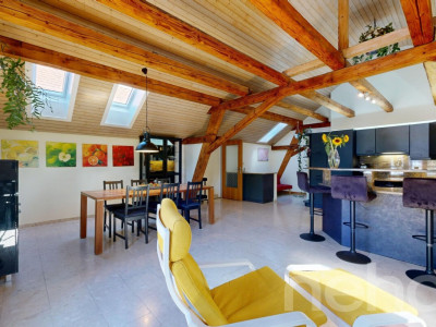 Einzigartige Dachgeschosswohnung mit Cheminée und Sichtbalken image 2