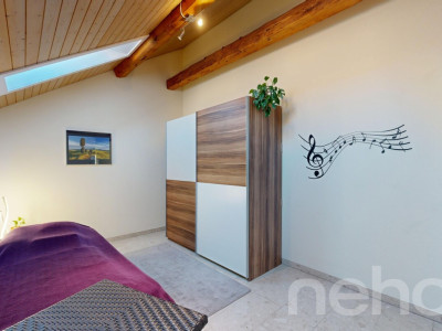 Einzigartige Dachgeschosswohnung mit Cheminée und Sichtbalken image 7