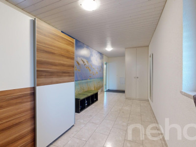 Einzigartige Dachgeschosswohnung mit Cheminée und Sichtbalken image 9