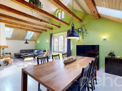 Einzigartige Dachgeschosswohnung mit Cheminée und Sichtbalken image 12