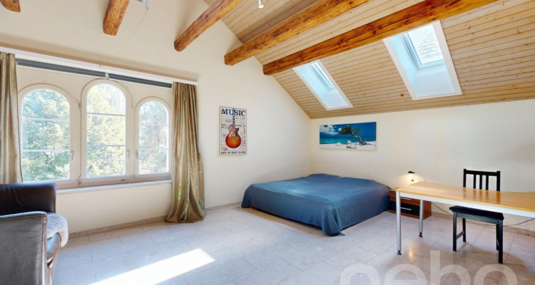 Einzigartige Dachgeschosswohnung mit Cheminée und Sichtbalken image 5