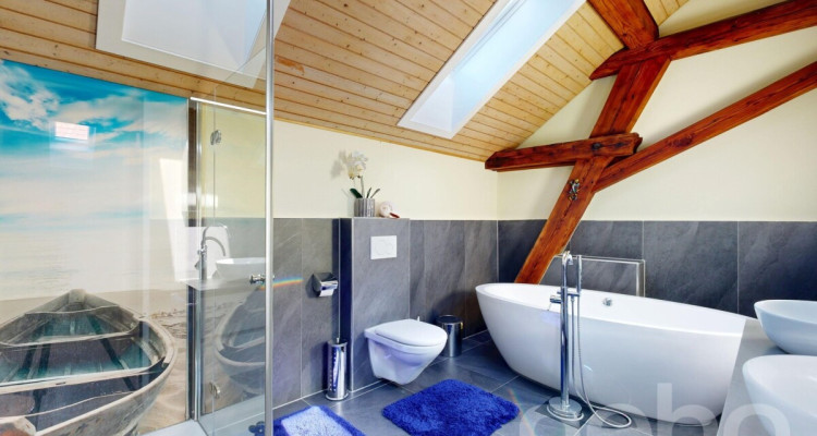 Einzigartige Dachgeschosswohnung mit Cheminée und Sichtbalken image 8