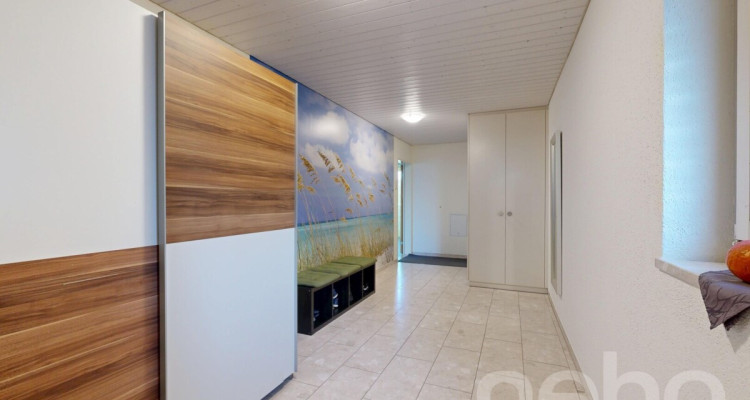 Einzigartige Dachgeschosswohnung mit Cheminée und Sichtbalken image 9