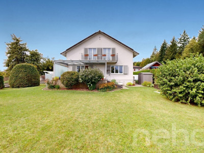 Einfamilienhaus mit grosszügigem Garten und gedecktem Sitzplatz image 1