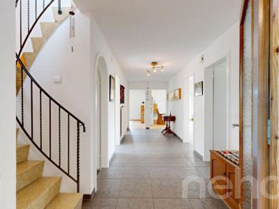 Einfamilienhaus mit grosszügigem Garten und gedecktem Sitzplatz image 7