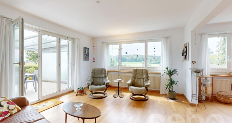 Einfamilienhaus mit grosszügigem Garten und gedecktem Sitzplatz image 2