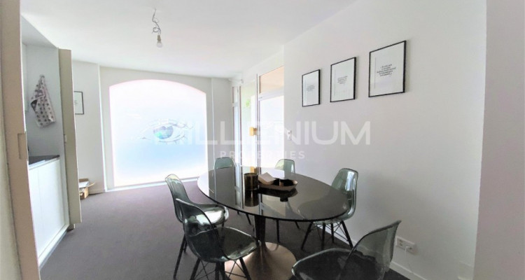 Très belle arcade à usage bureau de 132m² aux Eaux-Vives image 1