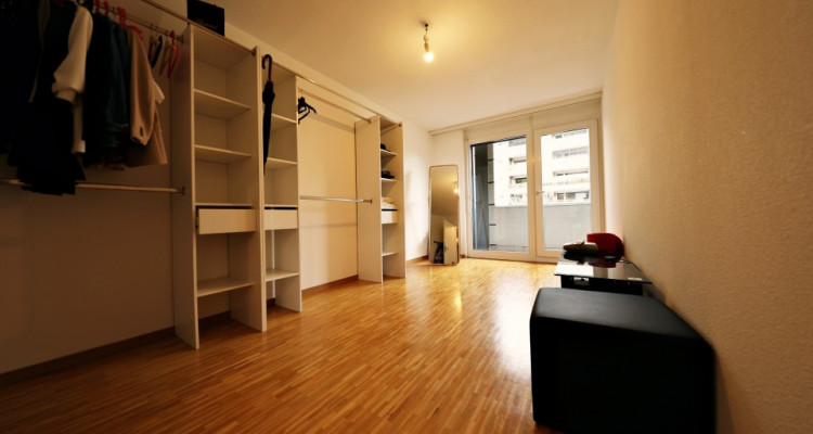 VISITE 3D / Superbe appartement 3.5 p/ 2 chambres / balcon et terrasse image 5