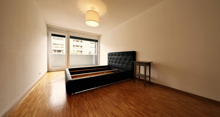VISITE 3D / Superbe appartement 3.5 p/ 2 chambres / balcon et terrasse image 6