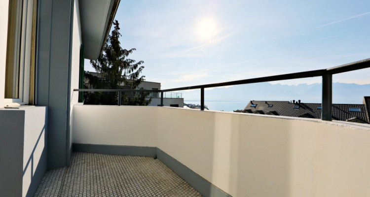VISITE 3D / Superbe 4.5 p / 3 chambres / SDB / balcon et jardin / vue image 2