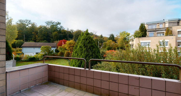 Schöne 4.5-Zimmer-Altbauwohnung mit teilweise Seesicht image 2